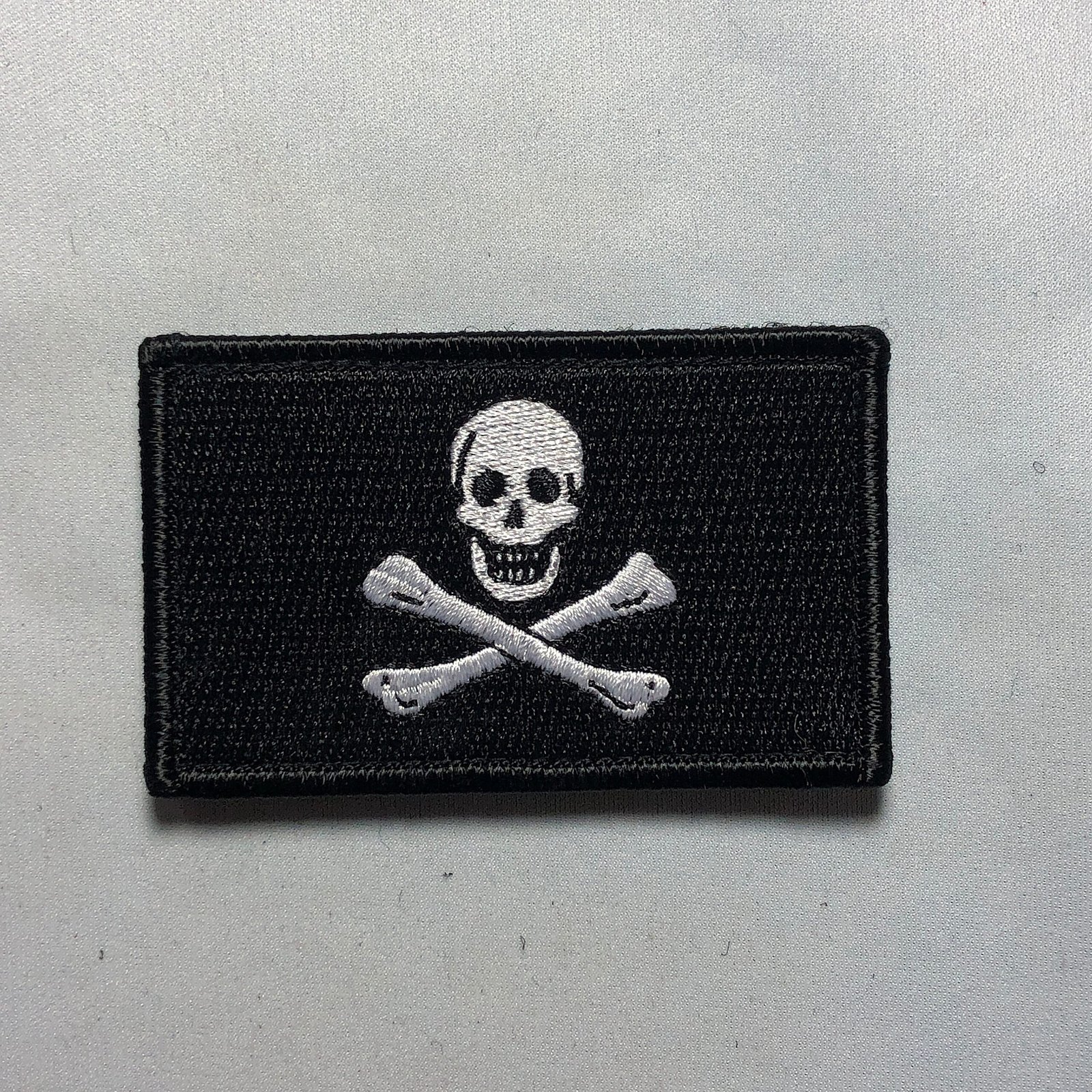 JOLLY ROGER Flag Patch Morale Embroidery Tactical Uniform  Pirates Skull Bones 3×2 inches Calico Jack Liberty Or Death Totenkopf Crossbones