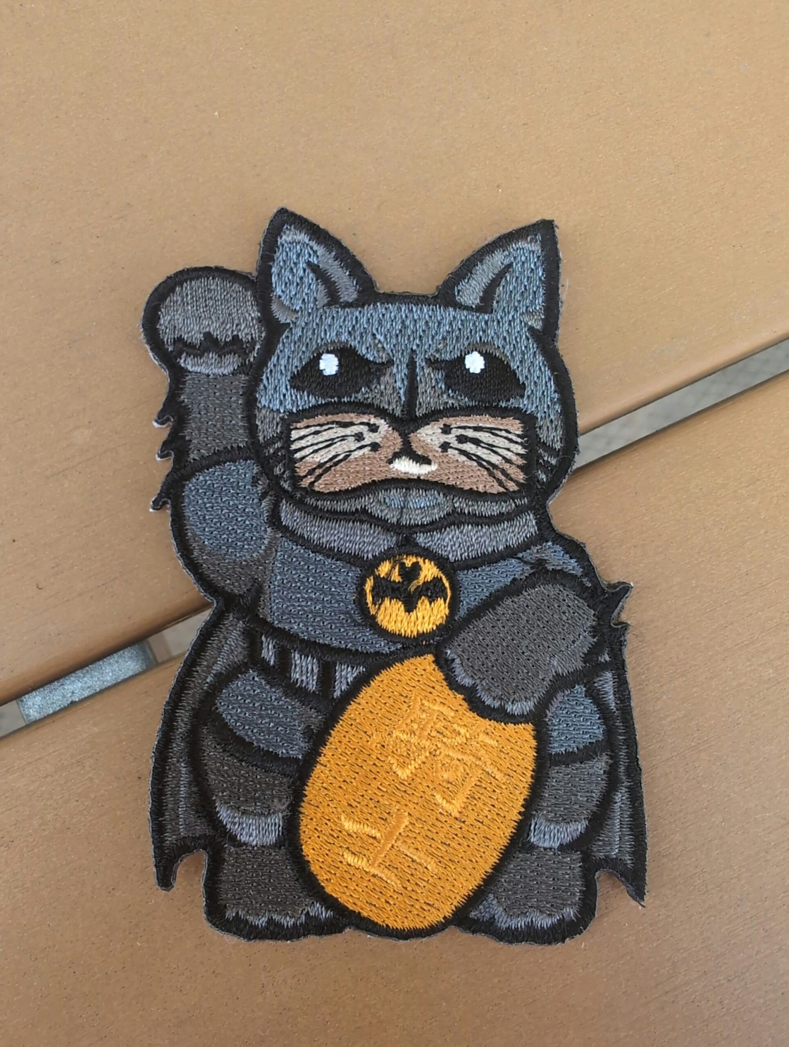 Lucky Cat Maneki Neko Mashup Morale Patch – Comics Embroidery for Gotham Villain Fans – Bruce Wayne, Kane, Joker, Robin, Justice Mask